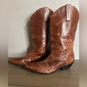 Womens naturalized cowboy boots size 11